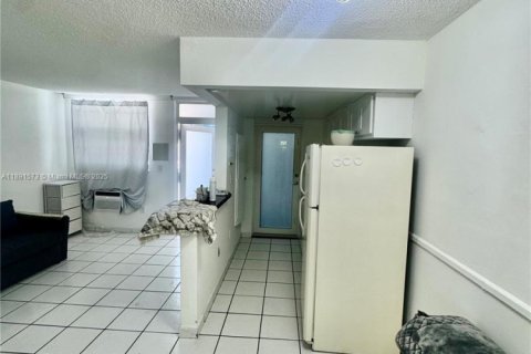 Condo in Miami Beach, Florida, 1 bedroom  № 1946624 - photo 2