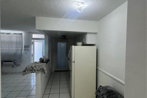 Condo in Miami Beach, Florida, 1 bedroom  № 1946624 - photo 6