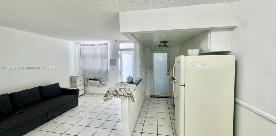Condo in Miami Beach, Florida, 1 bedroom  № 1946624