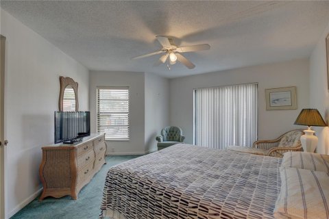 Condo in Palm Harbor, Florida, 2 bedrooms  № 2386746 - photo 15