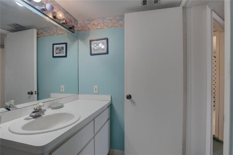 Condo in Palm Harbor, Florida, 2 bedrooms  № 2386746 - photo 17