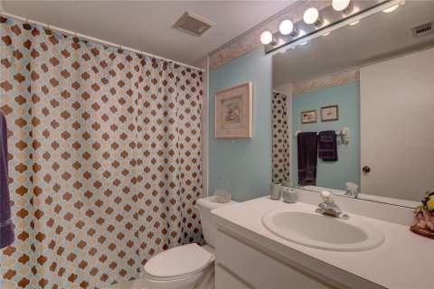 Condo in Palm Harbor, Florida, 2 bedrooms  № 2386746 - photo 25