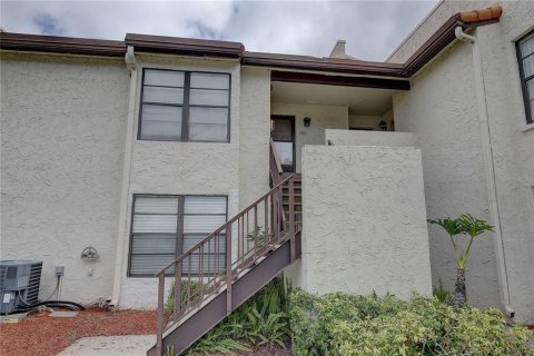Condo in Palm Harbor, Florida, 2 bedrooms  № 2386746 - photo 3