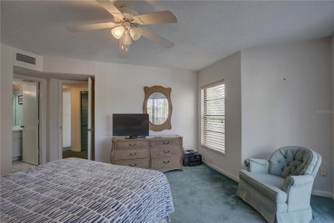 Condo in Palm Harbor, Florida, 2 bedrooms  № 2386746 - photo 14