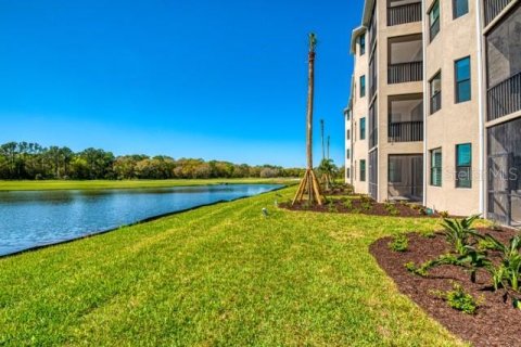 Condo in Bradenton, Florida, 2 bedrooms in LAKEWOOD NATIONAL  № 1612377 - photo 29