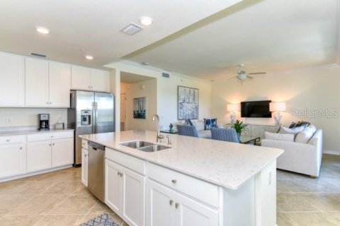 Condo in Bradenton, Florida, 2 bedrooms in LAKEWOOD NATIONAL  № 1612377 - photo 14