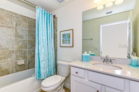 Condo in Bradenton, Florida, 2 bedrooms in LAKEWOOD NATIONAL  № 1612377 - photo 24