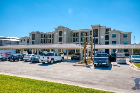 Condo in Bradenton, Florida, 2 bedrooms in LAKEWOOD NATIONAL  № 1612377 - photo 3