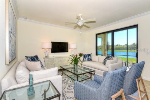 Condo in Bradenton, Florida, 2 bedrooms in LAKEWOOD NATIONAL  № 1612377 - photo 4