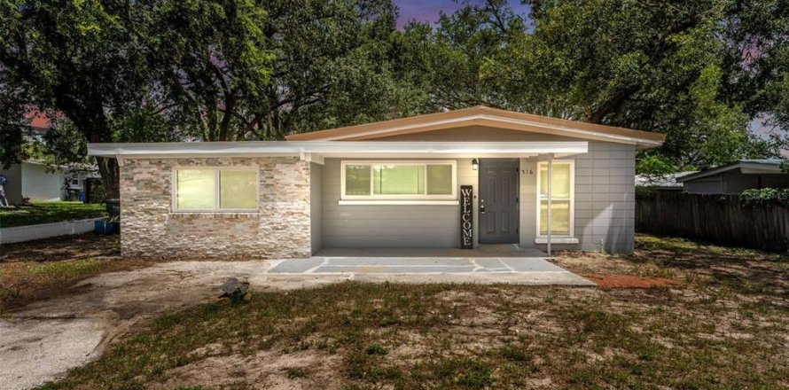 House in Lakeland, Florida 3 bedrooms, 110.55 sq.m. № 2208789