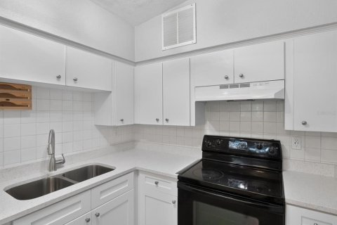 House in Lakeland, Florida 3 bedrooms, 110.55 sq.m. № 2208789 - photo 16