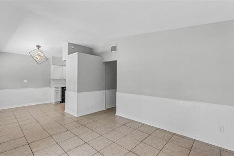House in Lakeland, Florida 3 bedrooms, 110.55 sq.m. № 2208789 - photo 9