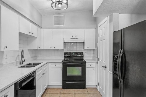 House in Lakeland, Florida 3 bedrooms, 110.55 sq.m. № 2208789 - photo 13