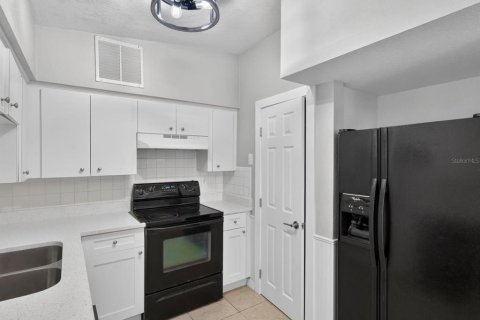 House in Lakeland, Florida 3 bedrooms, 110.55 sq.m. № 2208789 - photo 14