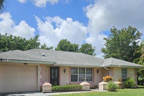 Villa ou maison à louer à Port St. Lucie, Floride: 2 chambres, 171.13 m2 № 2386973 - photo 2