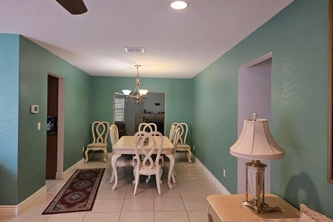 Villa ou maison à louer à Port St. Lucie, Floride: 2 chambres, 171.13 m2 № 2386973 - photo 9