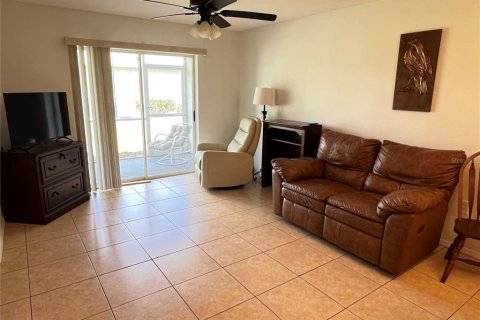Condo in Lake Suzy, Florida, 2 bedrooms № 2167043 - photo 12