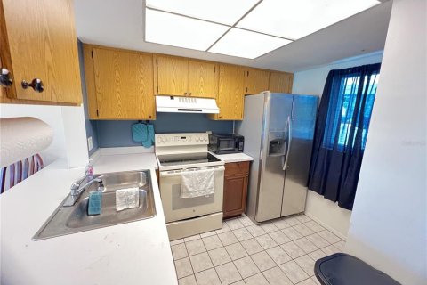 Condo in Lake Suzy, Florida, 2 bedrooms № 2167043 - photo 14