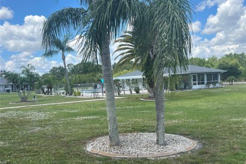 Condo in Lake Suzy, Florida, 2 bedrooms № 2167043 - photo 7