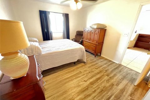 Condo in Lake Suzy, Florida, 2 bedrooms № 2167043 - photo 22