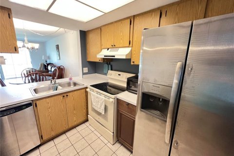 Condo in Lake Suzy, Florida, 2 bedrooms № 2167043 - photo 15