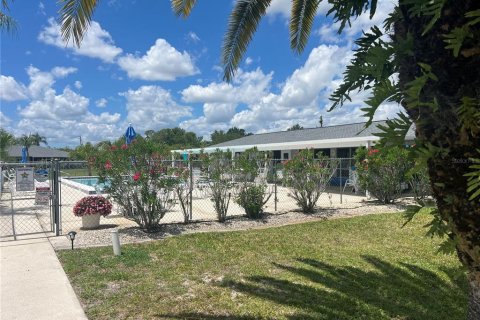 Condo in Lake Suzy, Florida, 2 bedrooms № 2167043 - photo 26