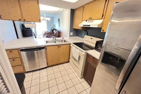 Condo in Lake Suzy, Florida, 2 bedrooms № 2167043 - photo 16