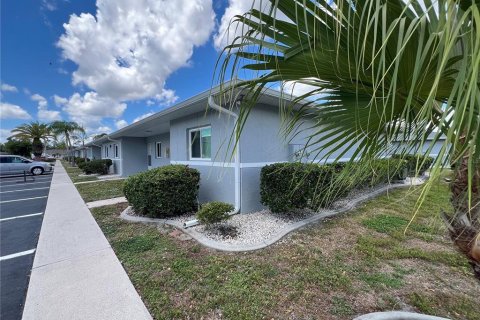 Condo in Lake Suzy, Florida, 2 bedrooms № 2167043 - photo 5
