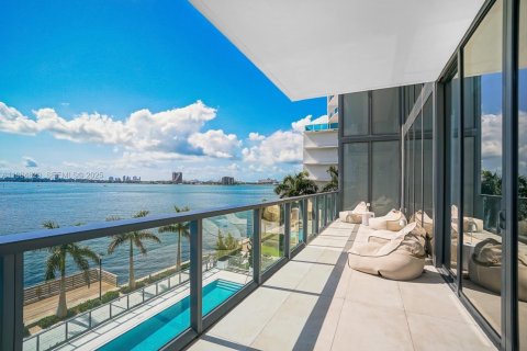 Condominio en alquiler en Miami, Florida, 3 dormitorios, 244.43 m2 № 1993033 - foto 12