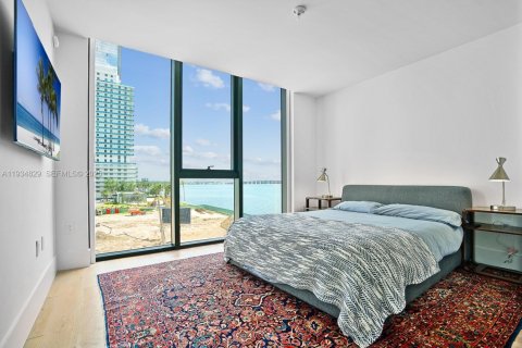 Condominio en alquiler en Miami, Florida, 3 dormitorios, 244.43 m2 № 1993033 - foto 7