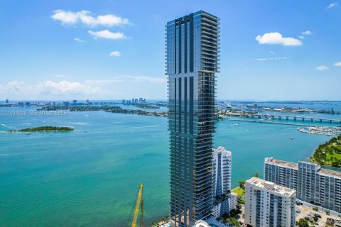 Condominio en alquiler en Miami, Florida, 3 dormitorios, 244.43 m2 № 1993033 - foto 21