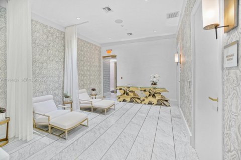 Condominio en alquiler en Miami, Florida, 3 dormitorios, 244.43 m2 № 1993033 - foto 18