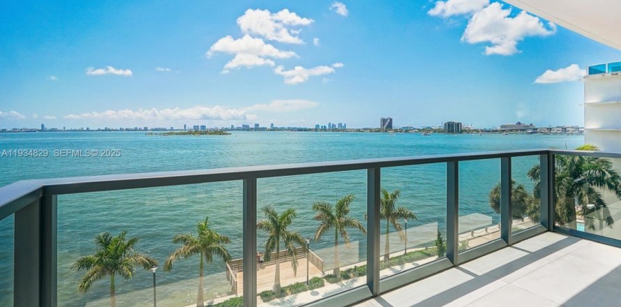 Condominio en Miami, Florida, 3 dormitorios  № 1993033