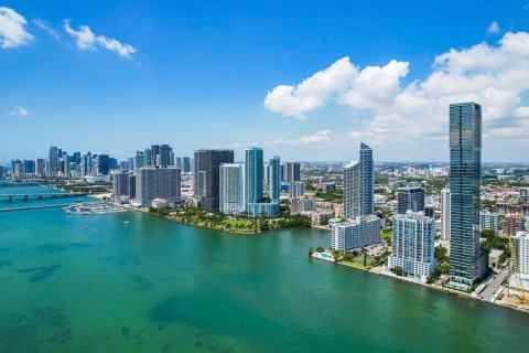 Condominio en alquiler en Miami, Florida, 3 dormitorios, 244.43 m2 № 1993033 - foto 20