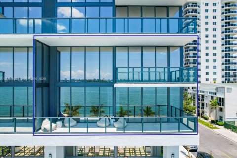 Condominio en alquiler en Miami, Florida, 3 dormitorios, 244.43 m2 № 1993033 - foto 14