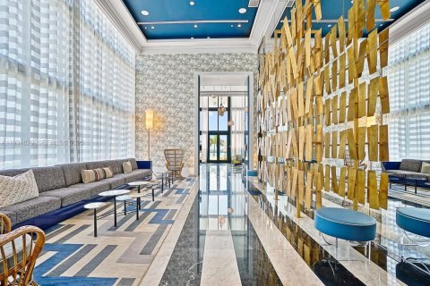 Condominio en alquiler en Miami, Florida, 3 dormitorios, 244.43 m2 № 1993033 - foto 16