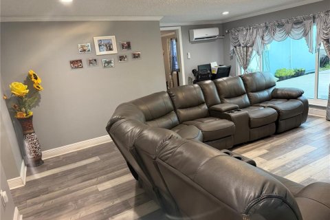 Villa ou maison à vendre à Tampa, Floride: 5 chambres, 164.44 m2 № 2226014 - photo 5