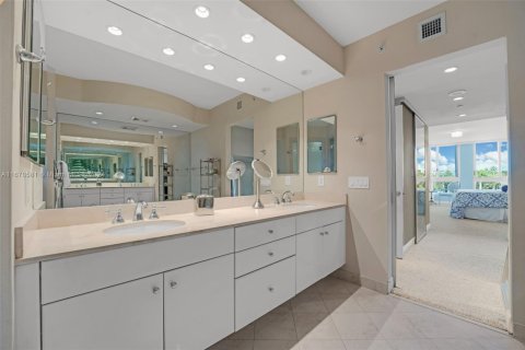 Condo in Key Biscayne, Florida, 3 bedrooms  № 1669478 - photo 24