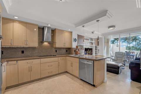 Condo in Key Biscayne, Florida, 3 bedrooms  № 1669478 - photo 14