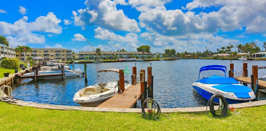 Condo à Pompano Beach, Floride, 2 chambres № 2146937