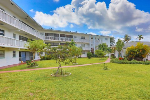 Copropriété à vendre à Pompano Beach, Floride: 2 chambres, 92.9 m2 № 2146937 - photo 2