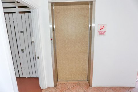 Copropriété à vendre à Pompano Beach, Floride: 2 chambres, 92.9 m2 № 2146937 - photo 7