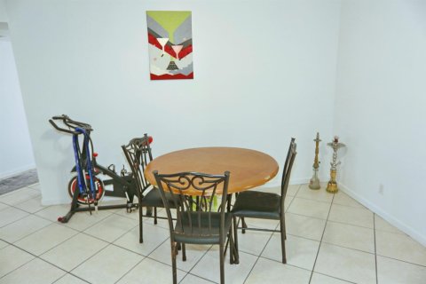 Copropriété à vendre à Pompano Beach, Floride: 2 chambres, 92.9 m2 № 2146937 - photo 18