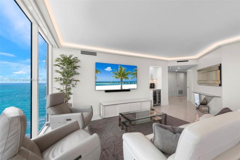 Купить кондоминиум в Майами-Бич, Флорида 2 спальни, 128.21м2, № 1981754 - фото 3