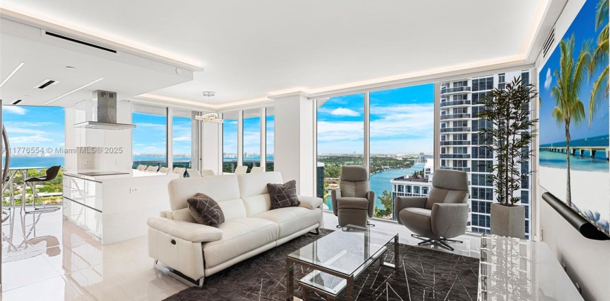 Кондоминиум с 2 спальнями в Майами-Бич, Флорида № 1981754