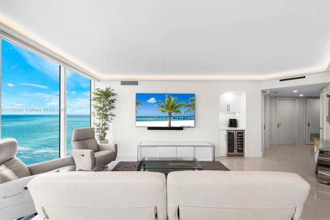 Купить кондоминиум в Майами-Бич, Флорида 2 спальни, 128.21м2, № 1981754 - фото 2