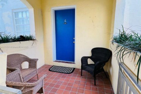 Condo in Miami Beach, Florida, 2 bedrooms  № 1699971 - photo 19