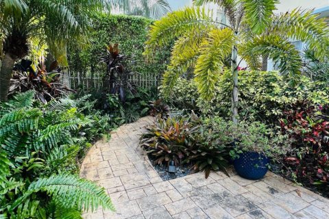 Condo in Miami Beach, Florida, 2 bedrooms  № 1699971 - photo 21