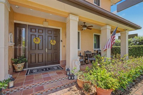 House in Miami, Florida 4 bedrooms, 347.08 sq.m. № 2086577 - photo 8