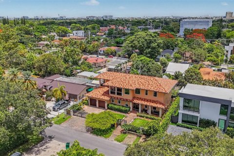 House in Miami, Florida 4 bedrooms, 347.08 sq.m. № 2086577 - photo 13